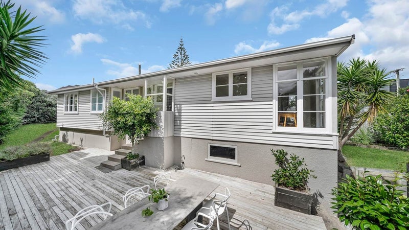 15 Westall Road, New Lynn, Auckland - Carousel 1