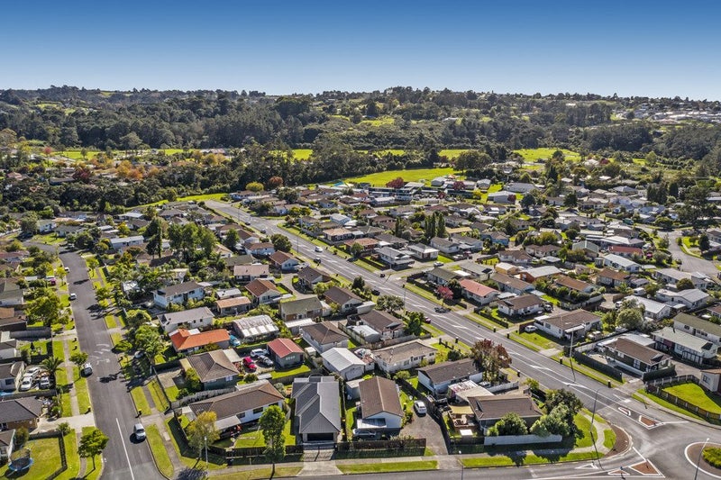 2/212 Waitemata Drive, Ranui, Auckland - Carousel 19