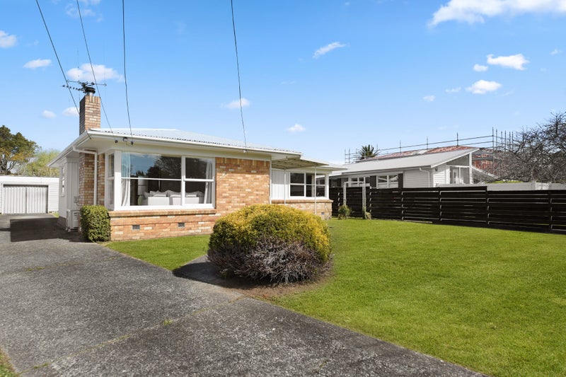 19 Tudor Crescent, Chedworth, Hamilton - Carousel 23