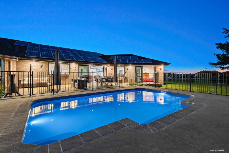 1 Coach Road, Kingseat - Carousel 1