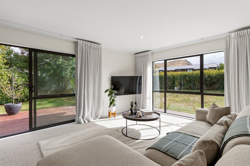 10 Erskine Street, Lake Hayes, Queenstown - Carousel 1