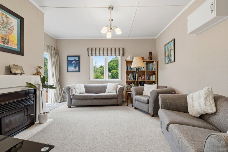 24 Sutton Crescent, Hillcrest, Hamilton - Carousel 2