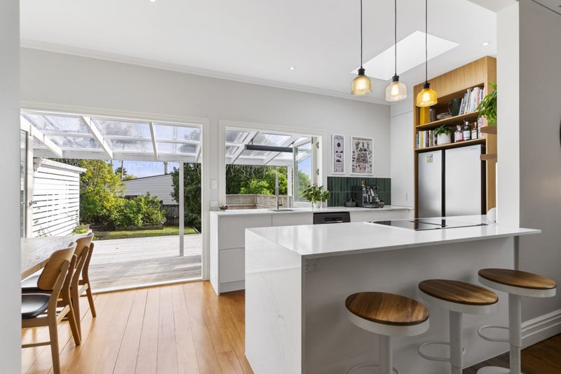 14 Kingsland Avenue, Kingsland, Auckland - Carousel 2