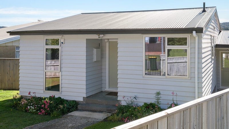 35 Antrim Crescent, Wainuiomata, Lower Hutt - Carousel 1