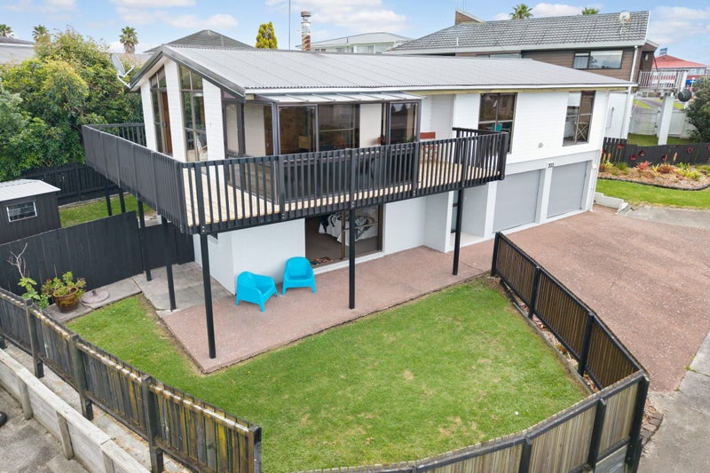 203 Hibiscus Coast Hwy, Red Beach, Whangaparāoa - Carousel 1