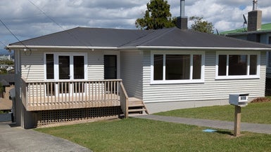 978 East Coast Road, Northcross, Auckland - Carousel 1