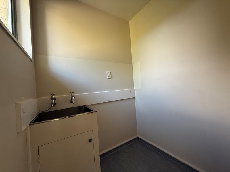 1/6 Arran Crescent, Woolston, Christchurch - Carousel 7