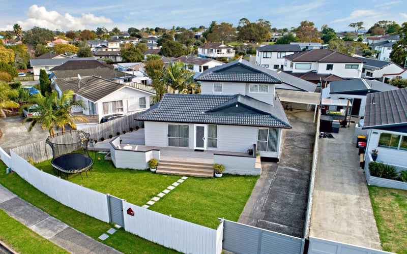 22 Fiesta Drive, Half Moon Bay, Auckland - Carousel 1