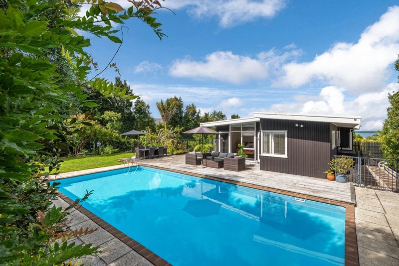 53 Parr Terrace, Castor Bay, Auckland - Carousel 1