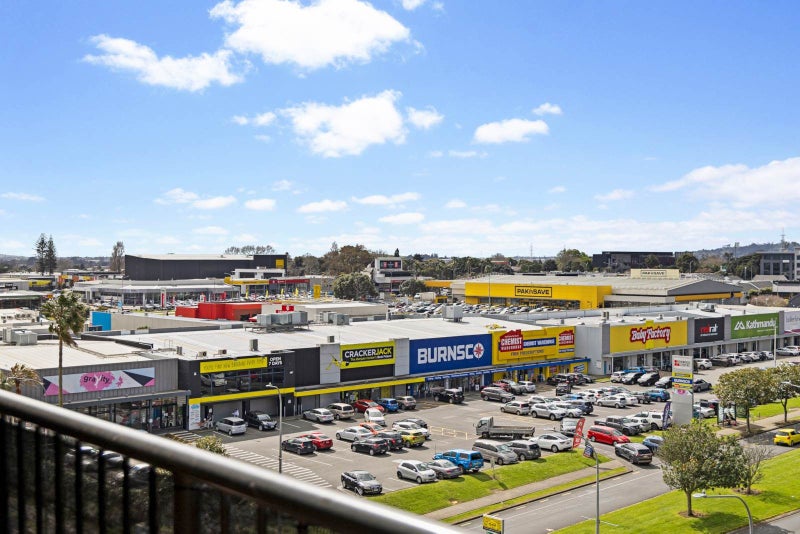 6H/18 Ronwood Avenue, Manukau, Auckland - Carousel 1