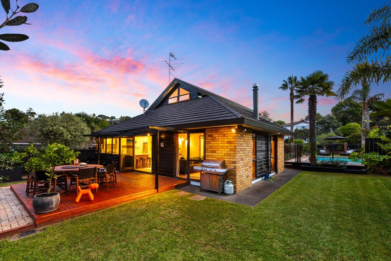 5 Crestview Place, Browns Bay, Auckland - Carousel 2