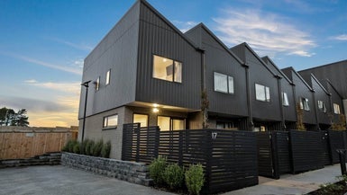 17/28 Westgate Drive, Westgate, Auckland - Carousel 1