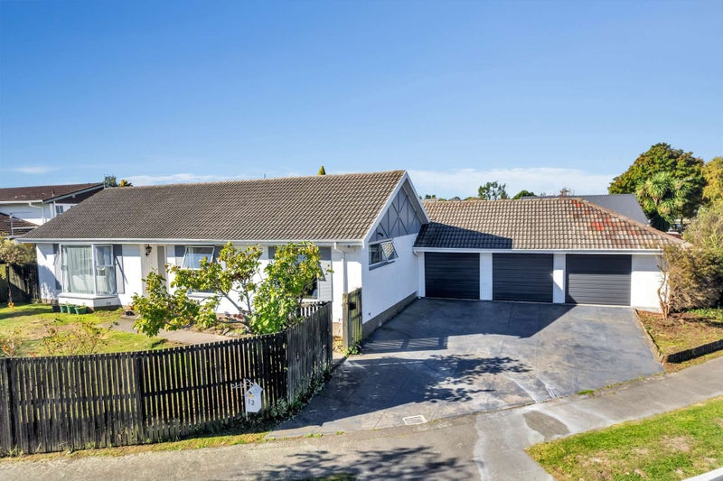 12 Delaware Crescent, Russley, Christchurch - Carousel 1