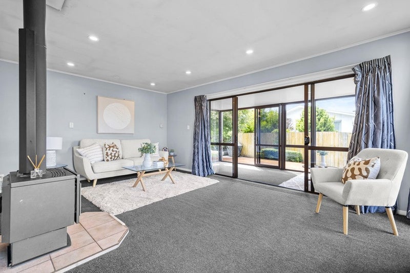 76 Frensham Crescent, Woolston, Christchurch - Carousel 2