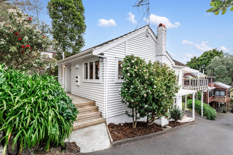 8 Goodall Street, Hillsborough, Auckland - Carousel 1