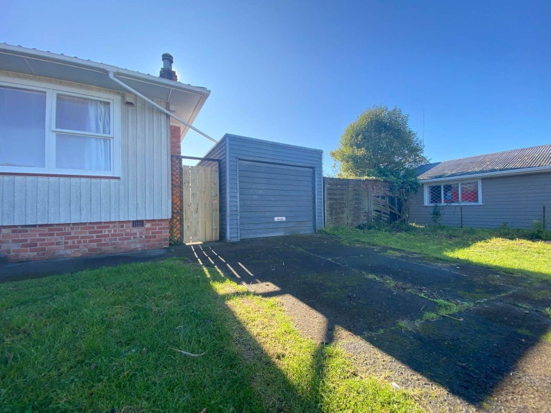 2 Te Kanawa Crescent, Henderson, Waitakere City, Auckland - Carousel 14