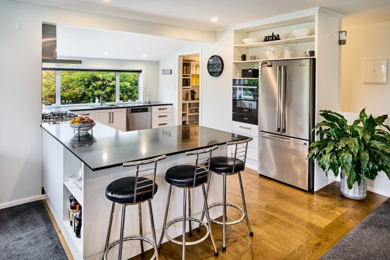 5 Saint Francis Grove, Waterloo, Lower Hutt - Carousel 2