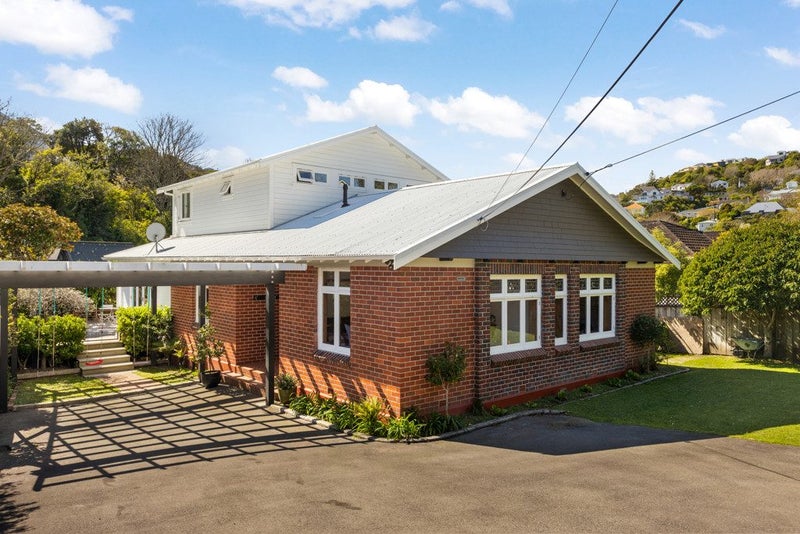 3 Delhi Crescent, Khandallah, Wellington - Carousel 1