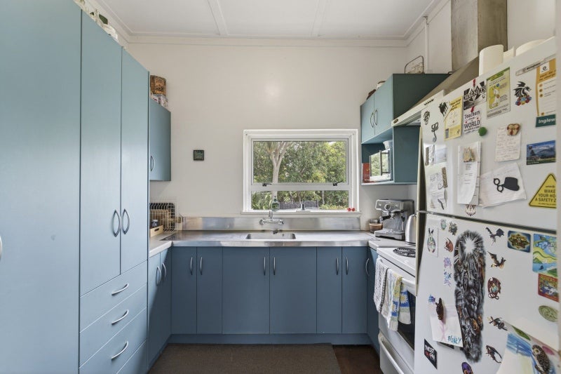 53 Titania Street, Stratford - Carousel 2