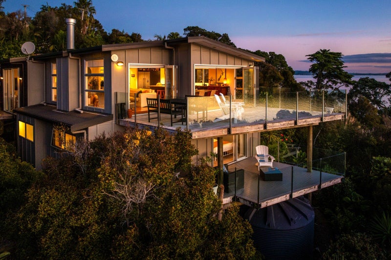 72 The Esplanade, Oneroa,  Waiheke Island - Carousel 1