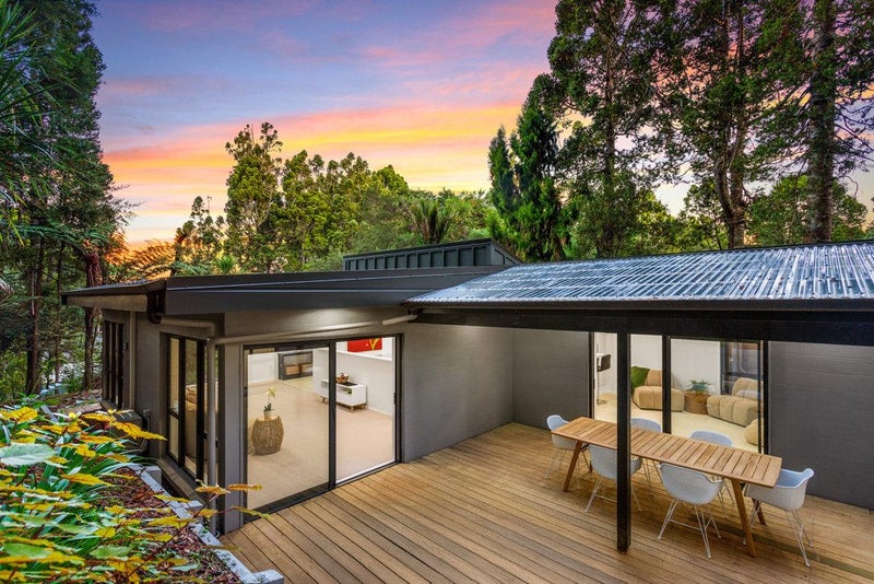 19 Tainui Road, Titirangi, Auckland - Carousel 1