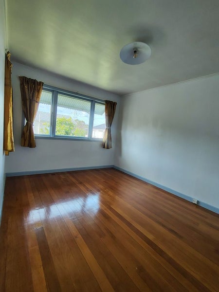 33 Hoskins Avenue, Hillsborough, Auckland - Carousel 2