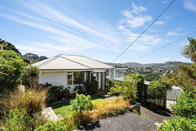 4 Karepa Street, Brooklyn, Wellington - Carousel 1