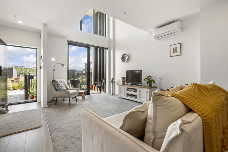 8/18 Karengo Street, Long Bay, Auckland - Carousel 1