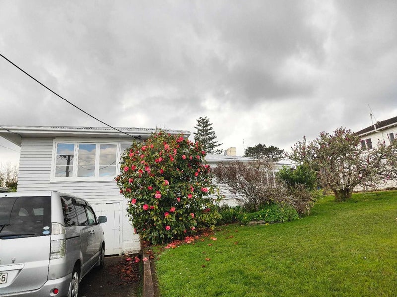 48 Woodlands Crescent, Browns Bay, Auckland - Carousel 1