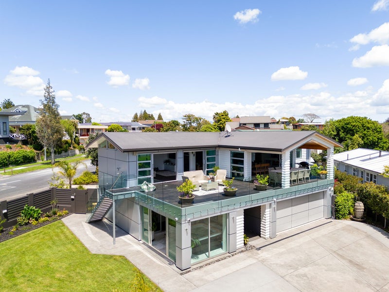 163 Lake Crescent, Hamilton Lake, Hamilton - Carousel 1