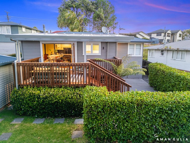 29 Amberley Avenue, Te Atatu South, Auckland - Carousel 2