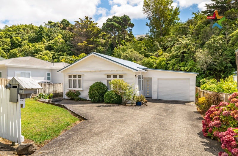 28 Lincoln Avenue, Tawa, Wellington - Carousel 1
