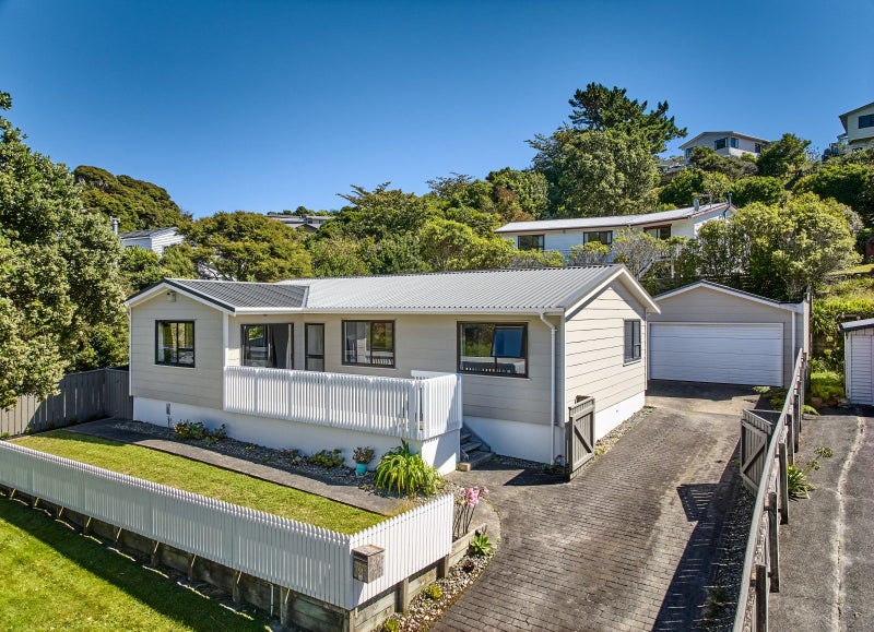 55 Omapere Street, Whitby, Porirua - Carousel 1