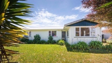 25 Anakiwa Street, Kelvin Grove, Palmerston North - Carousel 1
