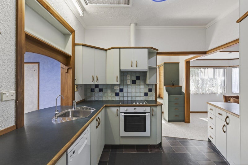 5 Seddon Street, Westown, New Plymouth - Carousel 2