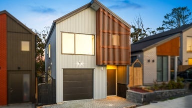 27 Puhikawa Street, Massey, Auckland - Carousel 1