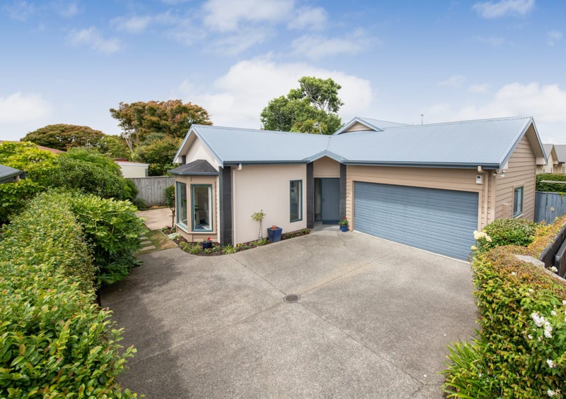 16 Cloake Way, Palmerston North, Palmerston North - Carousel 1