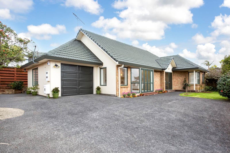 2/6 Wairere Road, Torbay, Auckland - Carousel 1