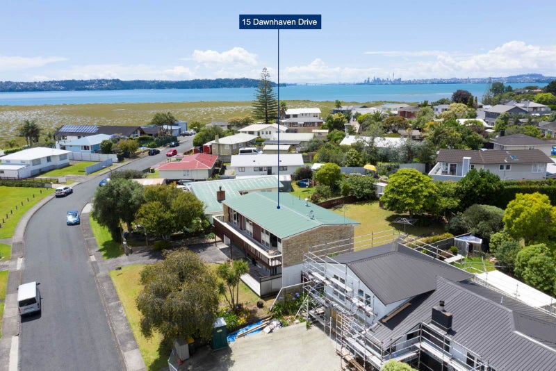 15 Dawnhaven Drive, Te Atatu Peninsula, Auckland - Carousel 1