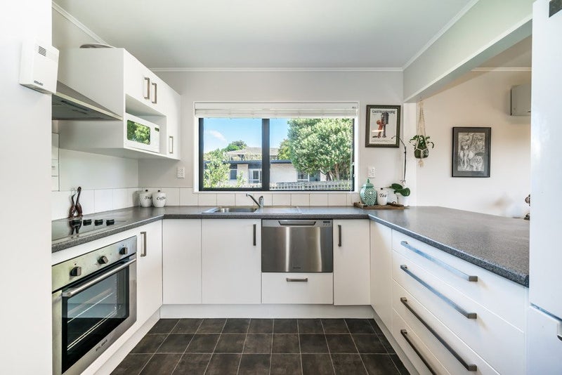 10A Pohutukawa Crescent, Raumati Beach, Paraparaumu - Carousel 2
