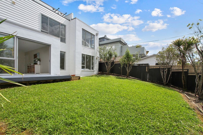 4A Korotaha Terrace, Rothesay Bay, Auckland - Carousel 1