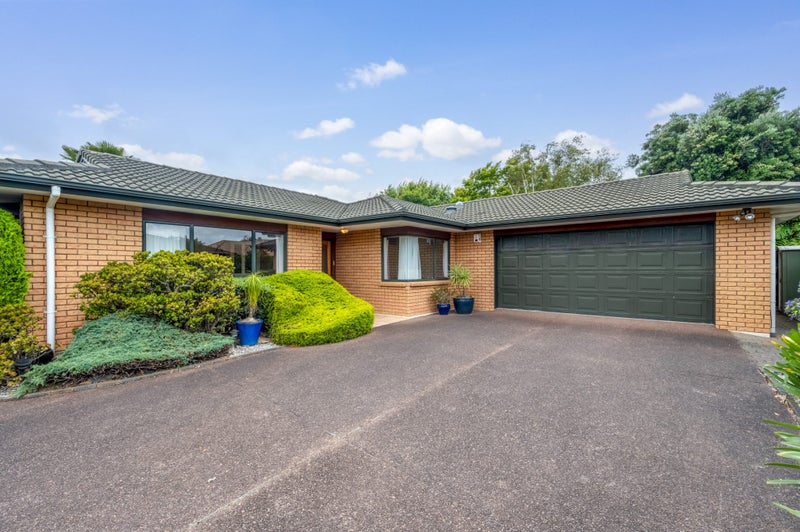 70 Bob Charles Drive, Golflands, Auckland - Carousel 1