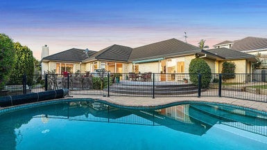 47 Anaheim Boulevard, Shamrock Park, Auckland - Carousel 1