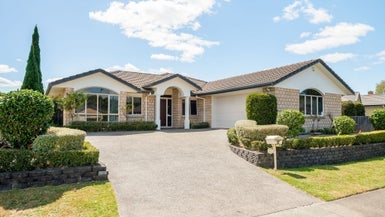 17 Palliser Drive, Huntington, Hamilton - Carousel 1