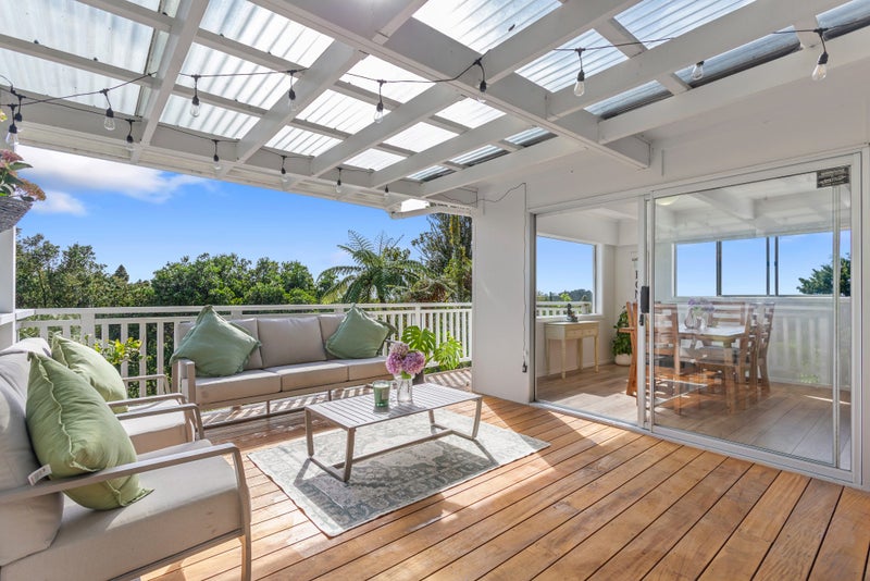 462 Scenic Drive, Waiatarua, Auckland - Carousel 2