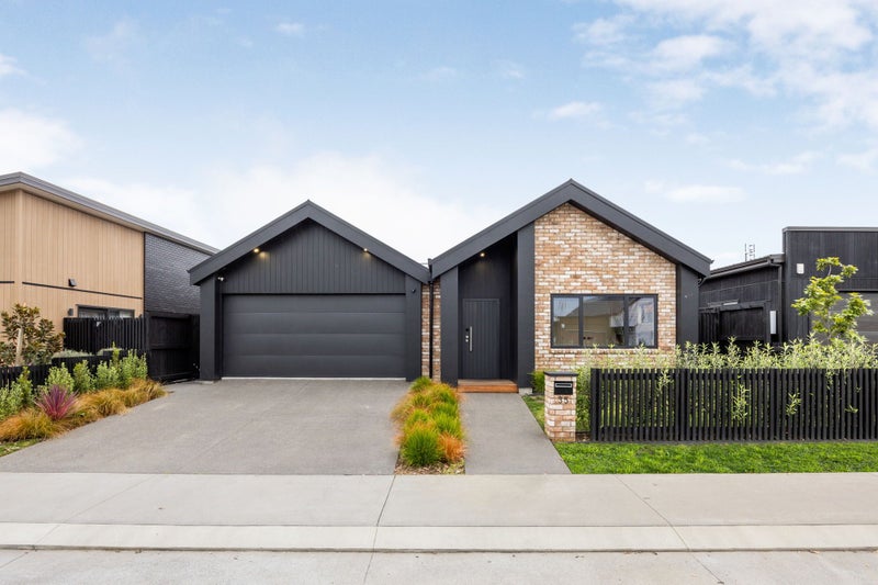 35 Earp Crescent, Chartwell, Hamilton - Carousel 1