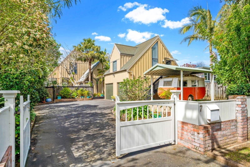 7 Oratau Place, Greenhithe, Auckland - Carousel 1