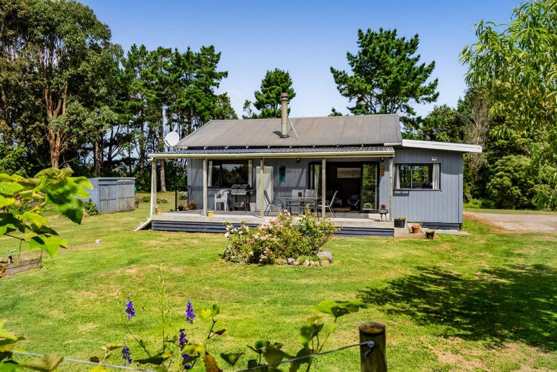 2952 Eltham Road, Opunake - Carousel 1