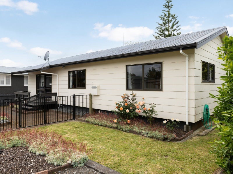 24A MacDonald Road, Glenview, Hamilton - Carousel 2