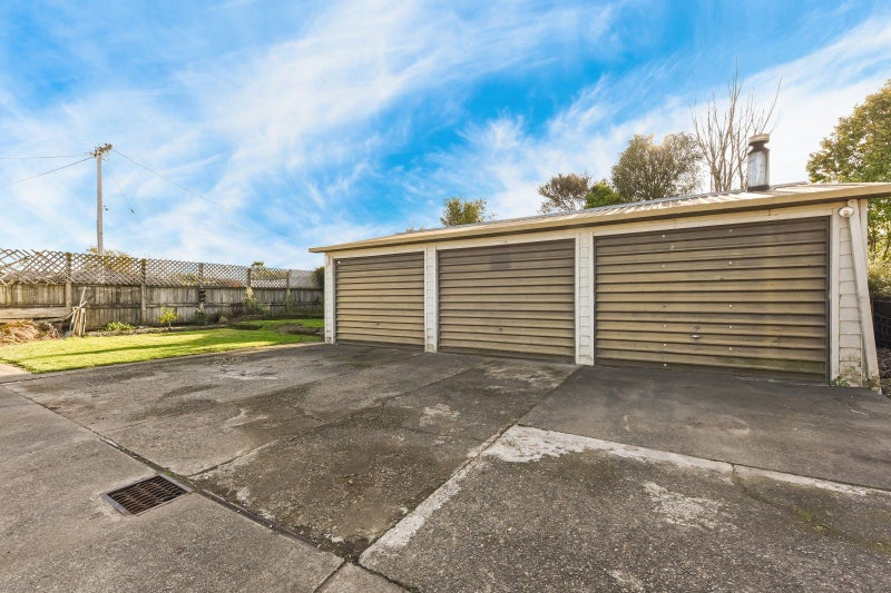 121 Whitby Road, Wakefield - Carousel 20